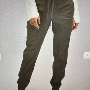 LuluLemon Street to studio mid rise jogger , full length, Size 8.